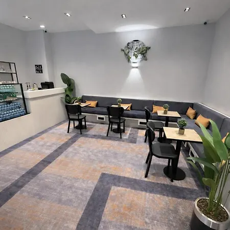 Center Port Karakoey Hotell *